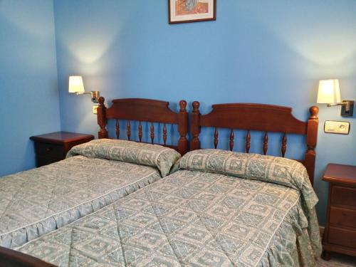 Imagen de la habitación del Hotel Las Palmeras, Celorio. Foto 7