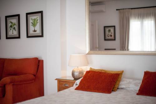 Imagen de la habitación del Hotel Las Palmeras del Califa. Foto 10