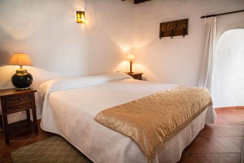 Imagen de la habitación del Hotel Las Palmeras del Califa. Foto 12