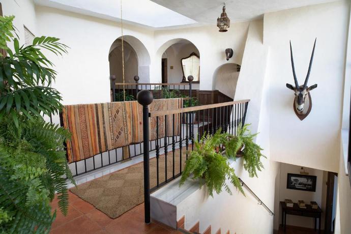 Imagen general del Hotel Las Palmeras del Califa. Foto 2