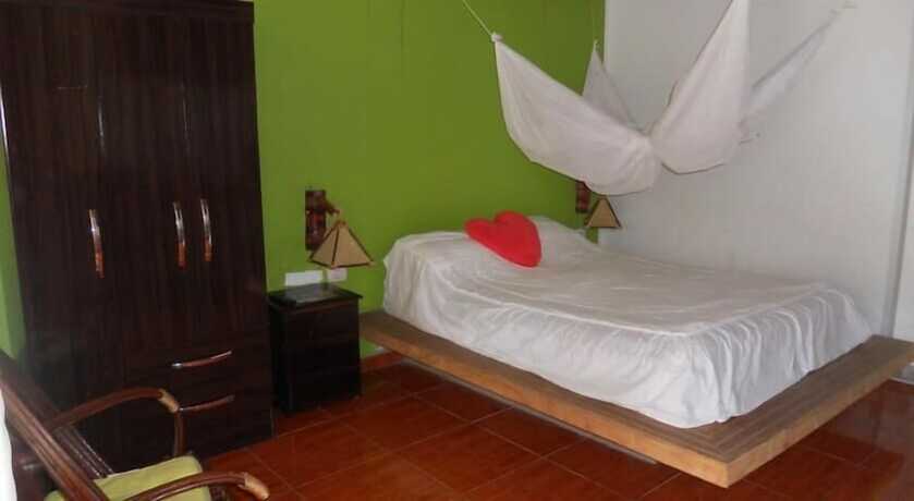 Imagen de la habitación del Hotel Las Pirkas. Foto 16