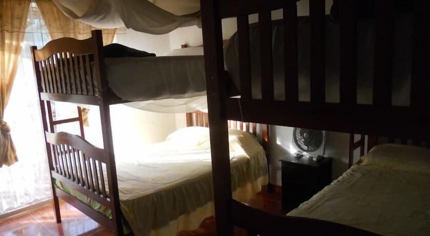 Imagen de la habitación del Hotel Las Pirkas. Foto 18