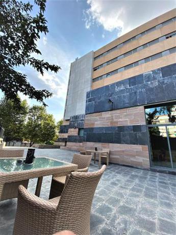 Imagen de los exteriores del Hotel Las Provincias. Foto 6