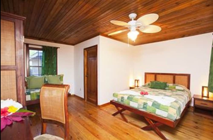 Imagen de la habitación del Hotel Las Rocas Resort and Dive Center. Foto 8