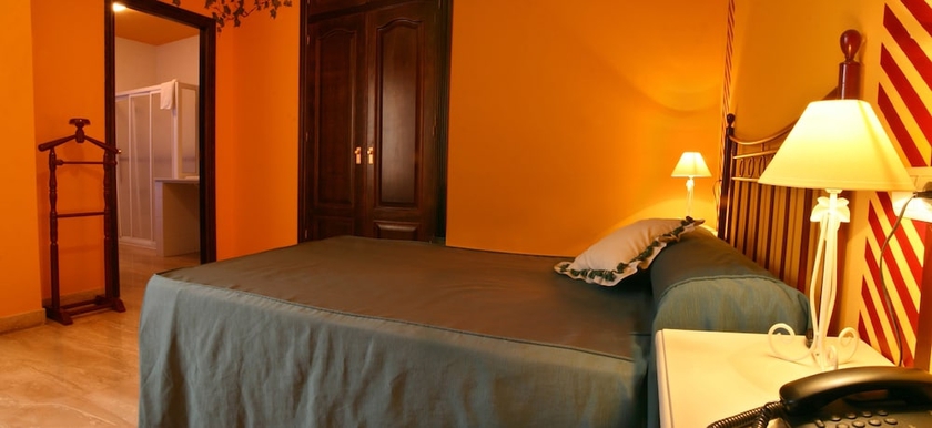 Imagen de la habitación del Hotel Las Rosas, Priego de Córdoba. Foto 18