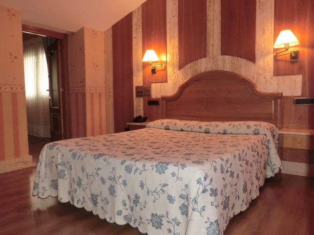 Imagen de la habitación del Hotel Las Ruedas. Foto 8