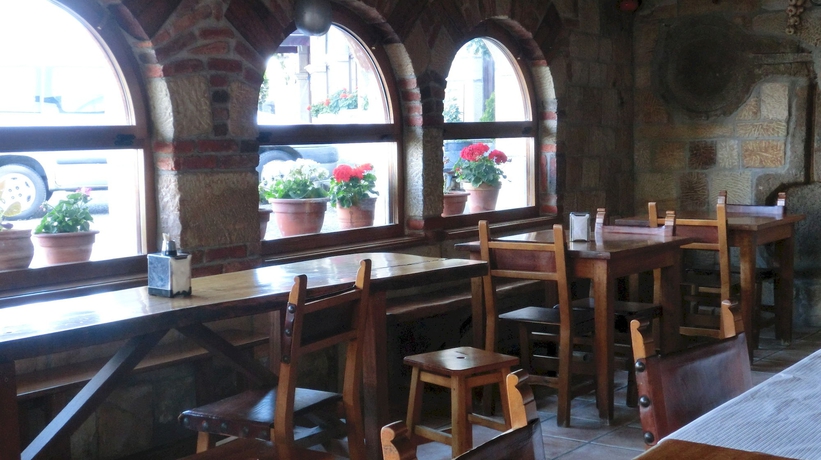 Imagen del bar/restaurante del Hotel Las Ruedas. Foto 2