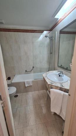 Imagen de la habitación del Hotel Las Sirenas, Viveiro. Foto 2