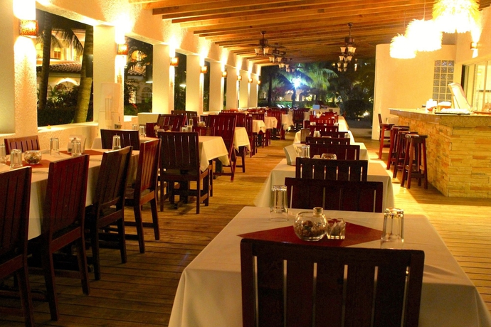 Imagen del bar/restaurante del Hotel Las Sirenas by Mayan Princess Rooms. Foto 6