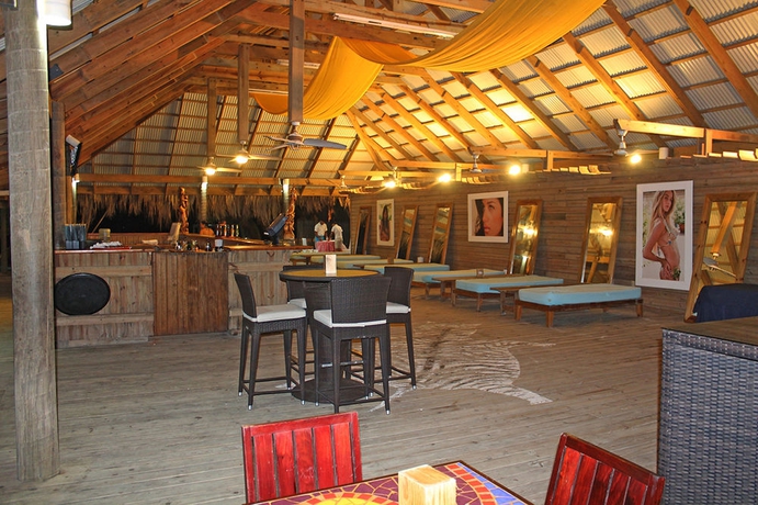 Imagen del bar/restaurante del Hotel Las Sirenas by Mayan Princess Rooms. Foto 7
