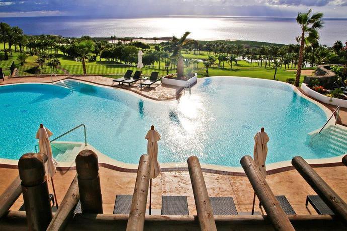 Imagen de la piscina del Hotel Las Terrazas De Abama Suites. Foto 26
