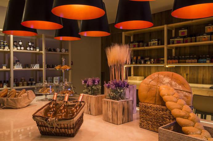 Imagen del bar/restaurante del Hotel Las Terrazas De Abama Suites. Foto 17