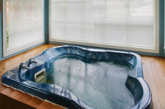 Imagen de la piscina del Hotel Las Torres Patagonia. Foto 19