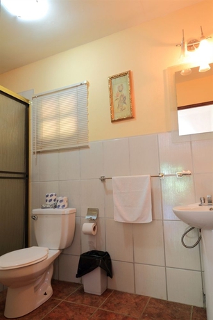 Imagen de la habitación del Hotel Las Tres Banderas. Foto 3