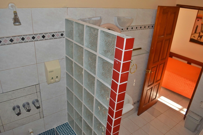 Imagen de la habitación del Hotel Las Tres Banderas. Foto 4