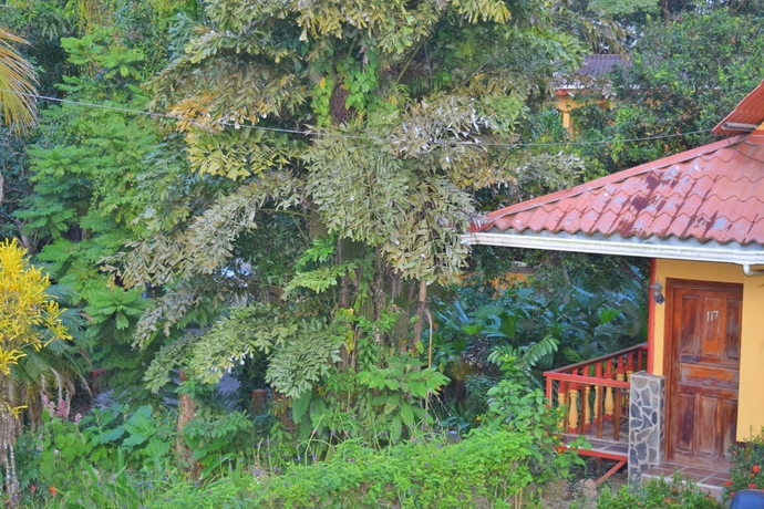 Imagen de los exteriores del Hotel Las Tres Banderas. Foto 9