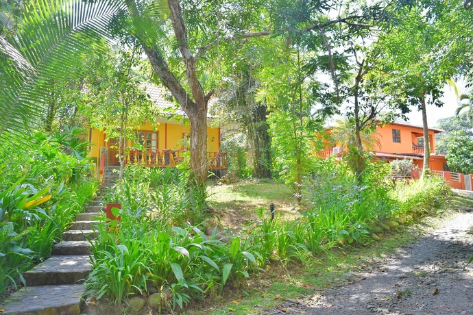 Imagen de los exteriores del Hotel Las Tres Banderas. Foto 10