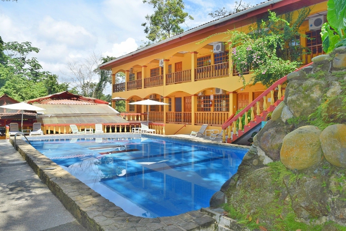 Imagen de la piscina del Hotel Las Tres Banderas. Foto 16