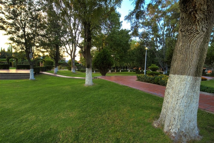 Imagen de los exteriores del Hotel Las Trojes. Foto 7