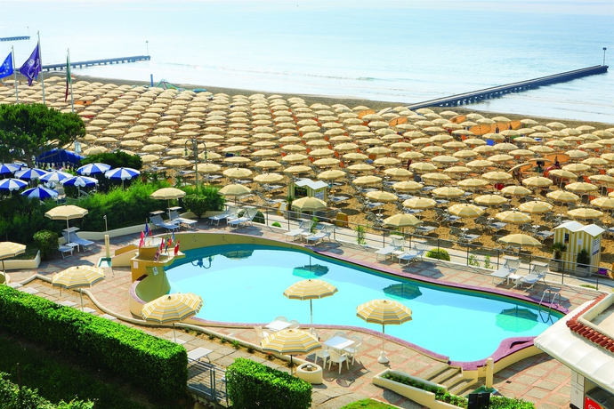 Imagen de la piscina del Hotel Las Vegas, Lido Di Jesolo. Foto 11