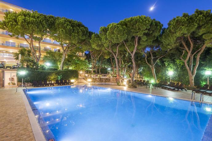 Imagen de la piscina del Hotel Las Vegas, Salou. Foto 19