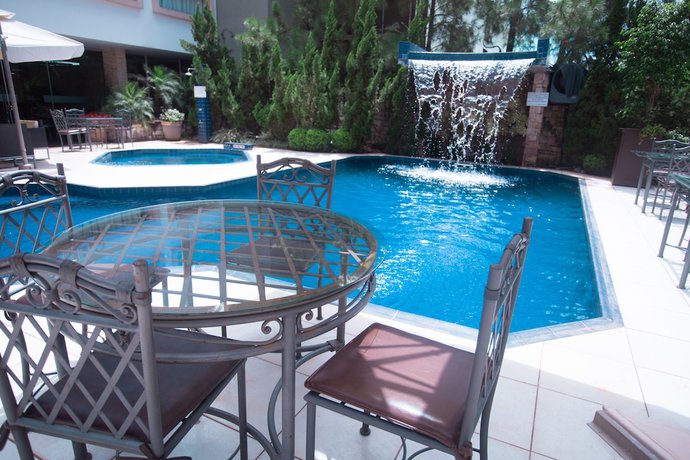 Imagen de la piscina del Hotel Las Ventanas Suite. Foto 15