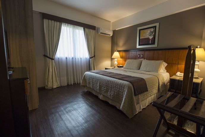 Imagen de la habitación del Hotel Las Ventanas Suite. Foto 9