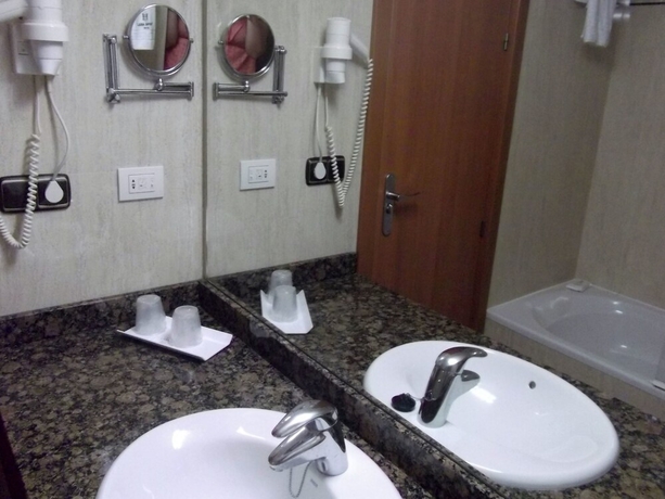 Imagen de la habitación del Hotel Lasa Sport. Foto 13