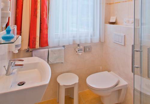 Imagen de la habitación del Hotel Laserz. Foto 7