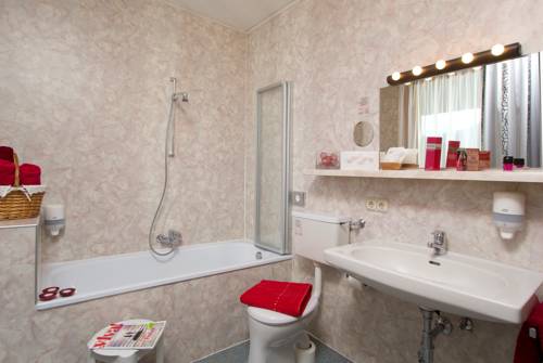 Imagen de la habitación del Hotel Laserz. Foto 9