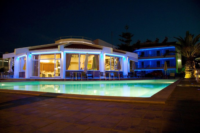 Imagen de la piscina del Hotel Lasia. Foto 17