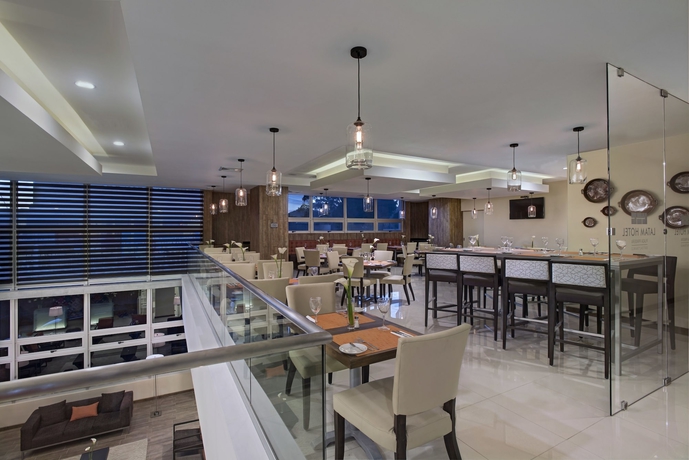 Imagen del bar/restaurante del Hotel Latam Plaza Pradera Quetzaltenango. Foto 7