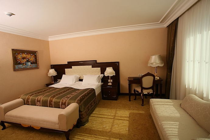 Imagen de la habitación del Hotel Latanya Palm and Spa. Foto 7