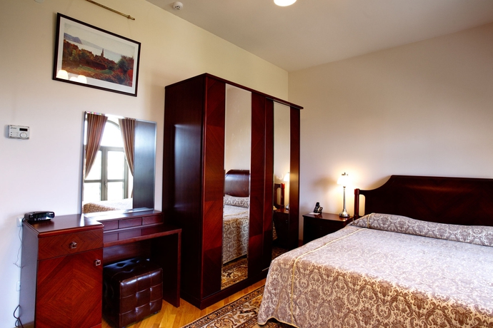 Imagen de la habitación del Hotel Latar Complex. Foto 10