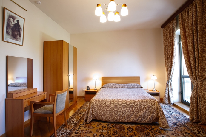 Imagen de la habitación del Hotel Latar Complex. Foto 11