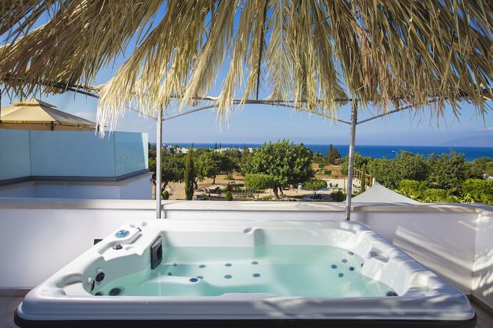 Imagen de la habitación del Hotel Latchi Escape And Suites. Foto 11