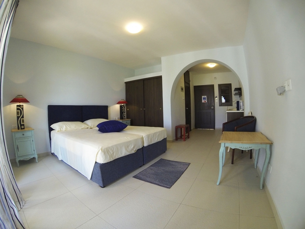 Imagen de la habitación del Hotel Latchi Family Resort. Foto 7