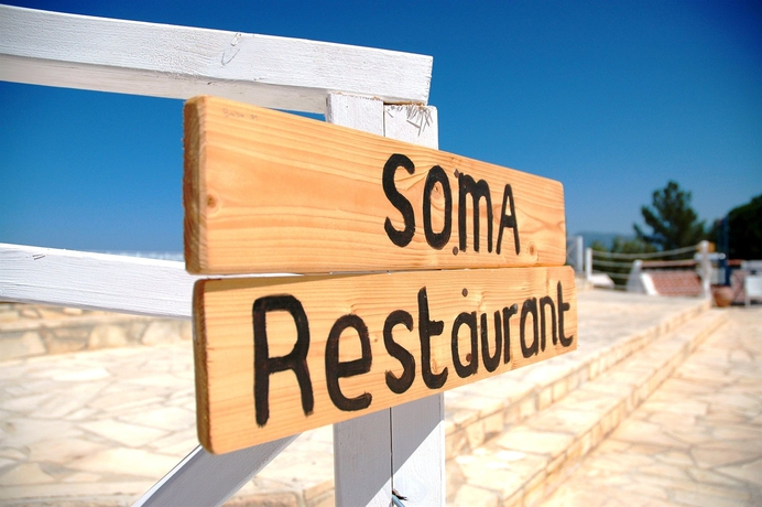 Imagen del bar/restaurante del Hotel Latchi Family Resort. Foto 4