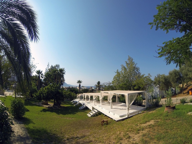 Imagen de los exteriores del Hotel Latchi Family Resort. Foto 12