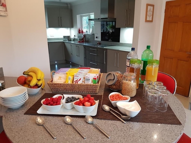 Imagen del bar/restaurante del Hotel Latchmead. Foto 6