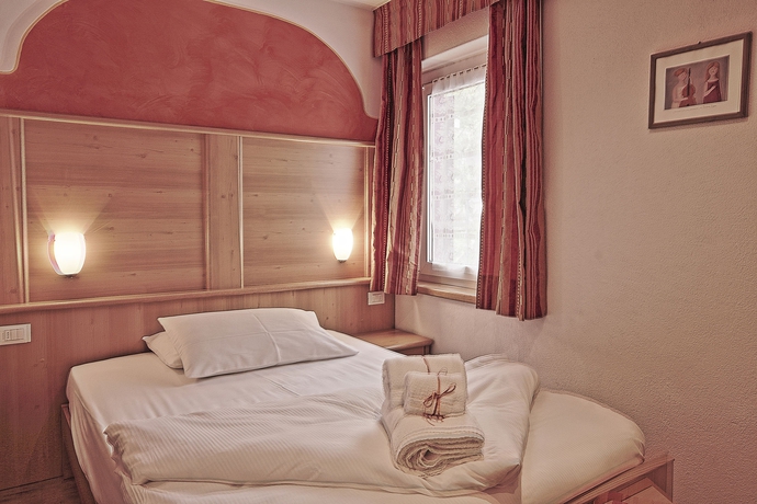 Imagen de la habitación del Hotel Latemar. Foto 3