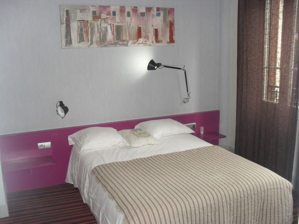 Imagen de la habitación del Hotel Latino Caf&eacute;. Foto 2