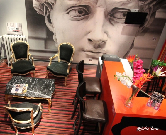Imagen de los interiores del Hotel Latino Caf&eacute;. Foto 17