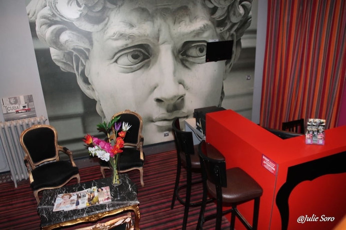 Imagen de los interiores del Hotel Latino Caf&eacute;. Foto 19