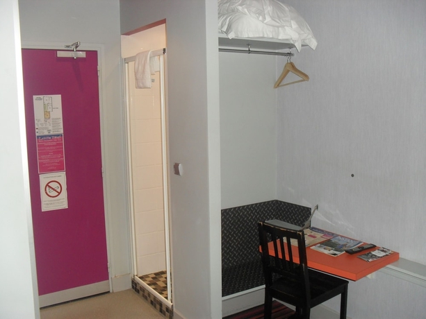 Imagen de la habitación del Hotel Latino Caf&eacute;. Foto 13