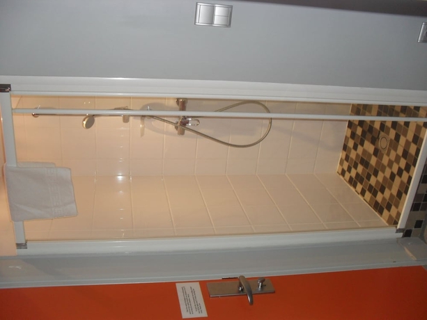 Imagen de la habitación del Hotel Latino Caf&eacute;. Foto 15