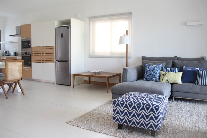Imagen de los interiores del Hotel Latitude Luxury Seafront Apartments. Foto 11