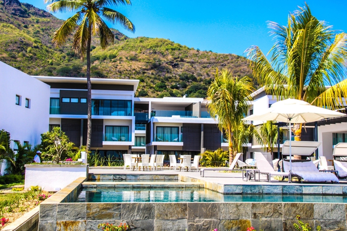 Imagen de la piscina del Hotel Latitude Luxury Seafront Apartments. Foto 12