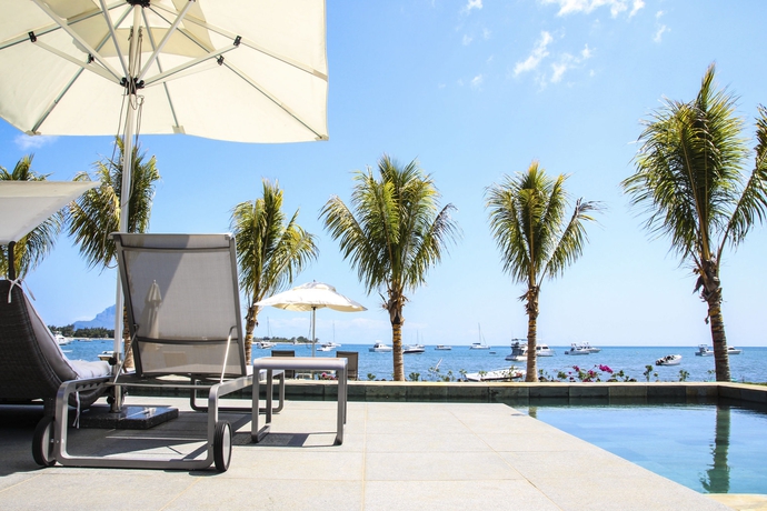 Imagen de la piscina del Hotel Latitude Luxury Seafront Apartments. Foto 13
