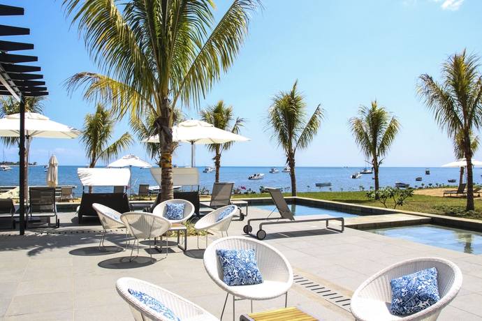 Imagen de la piscina del Hotel Latitude Luxury Seafront Apartments. Foto 14